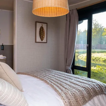 Forest-edge Retreat, Feriehus