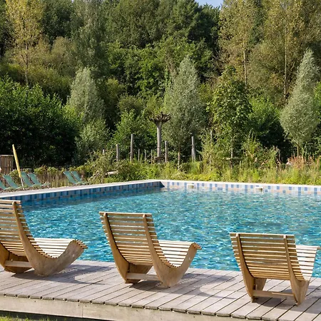 Forest-edge Retreat, Feriehus