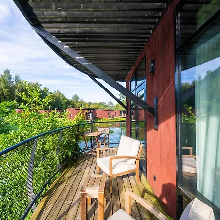 Forest-edge Retreat, Feriehus