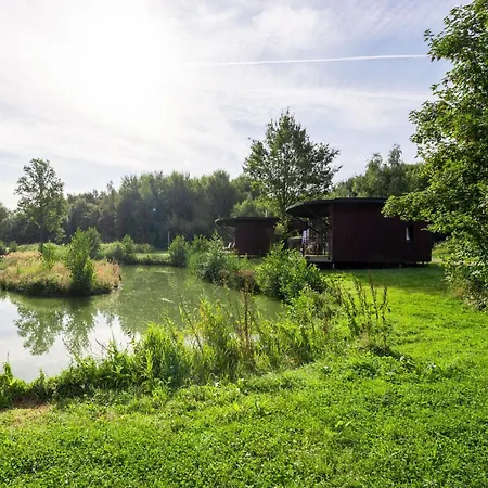 Forest-edge Retreat, * Antoing