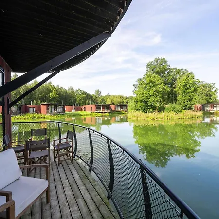 Forest-edge Retreat, Feriehus *