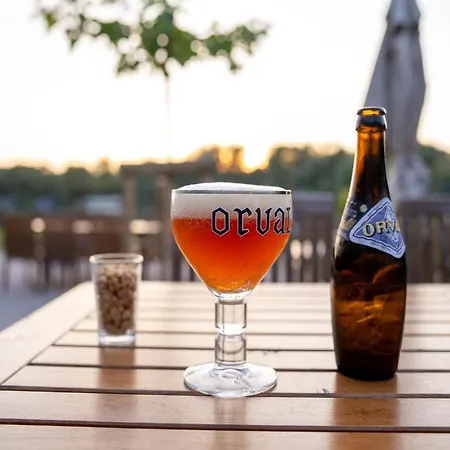 Forest-edge Retreat, Feriehus