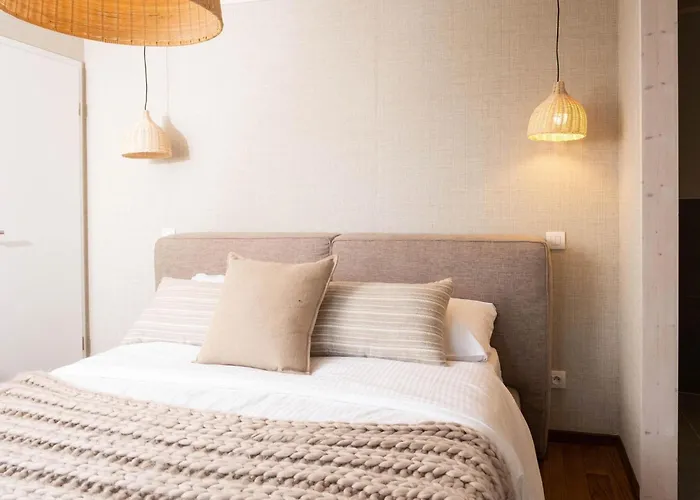 Forest-edge Retreat, * Antoing