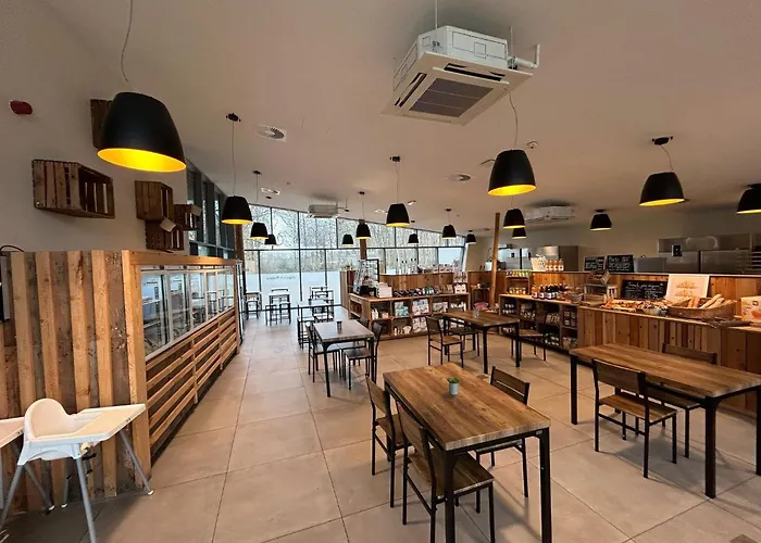 Forest-edge Retreat, Ferienhaus *