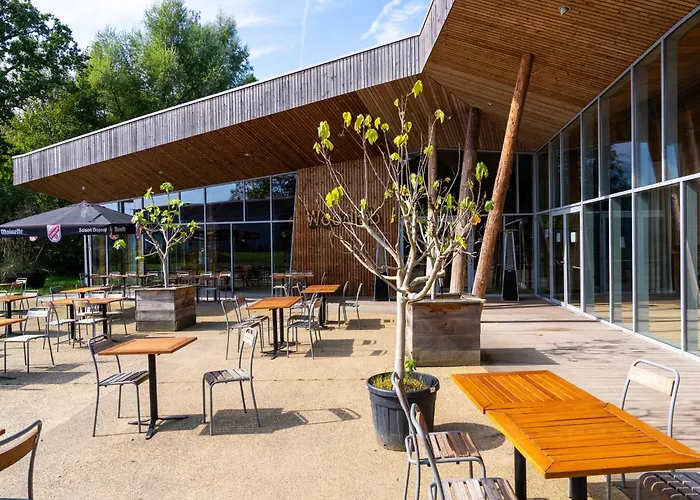 Forest-edge Retreat, * Antoing